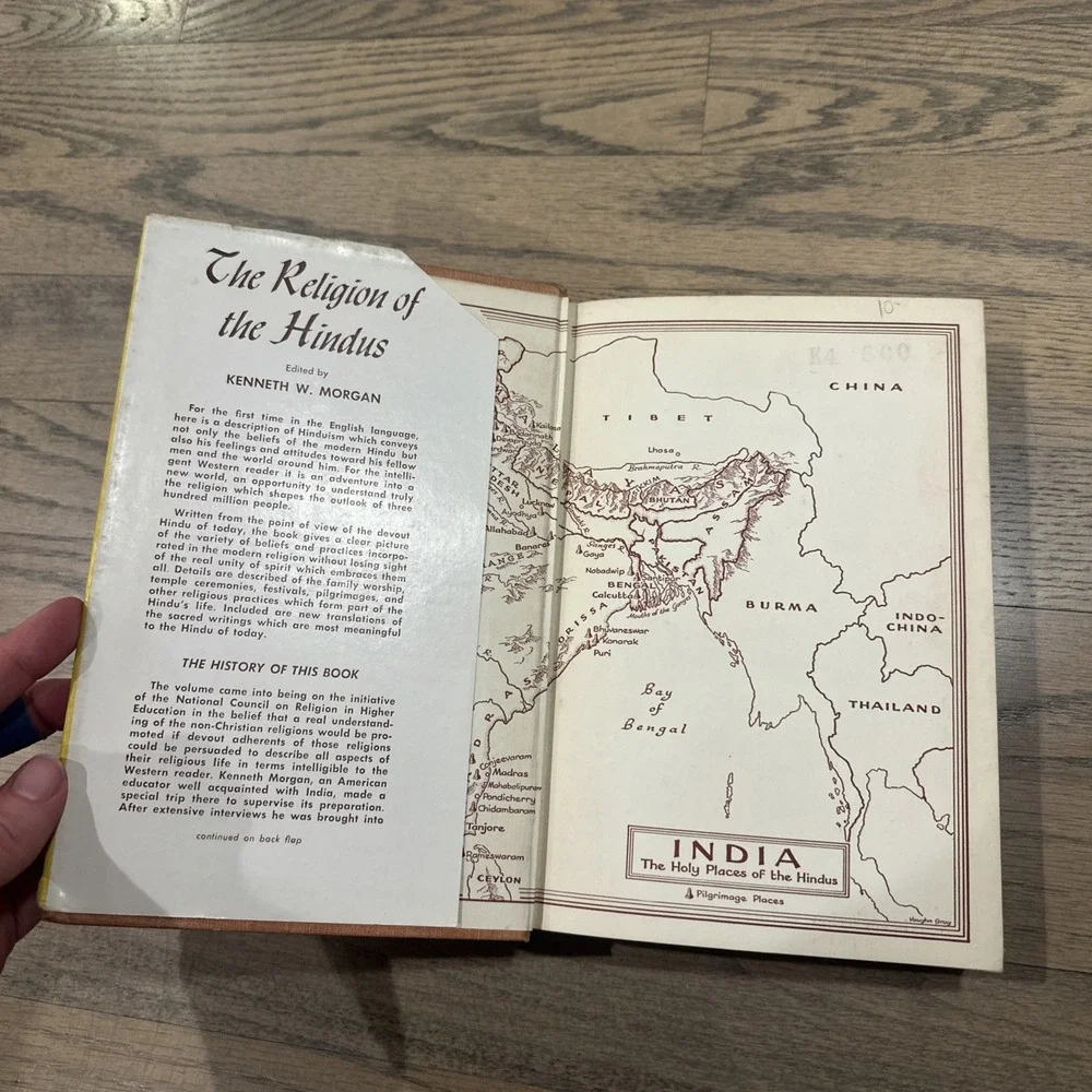The‎ Religion of the Hindus by Kenneth Morgan First Edition HCDJ